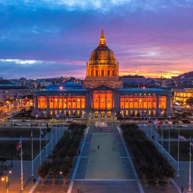 Ayuntamiento al atardecer